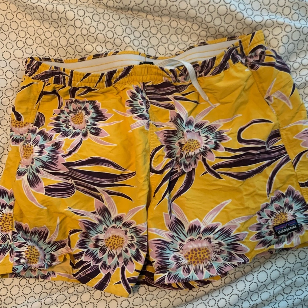 Womens Patagonia baggies 5”